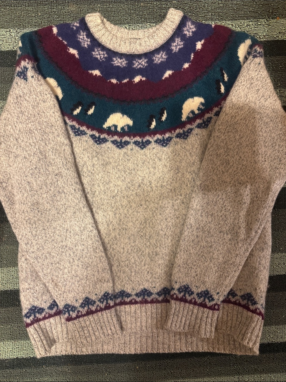 RARE The Woolrich women’s wool polar bear penguin fair isle sweater!